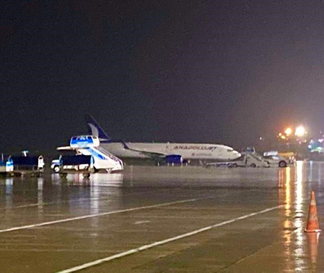 Ankara’dan Rize’ye gelen uçak, yıldırım isabet edince Trabzon’a mecburi iniş yaptı RİZE’YE İNMEK İSTEYEN ANKARA UÇAĞININ KUYRUĞUNA YILDIRIM İSABET ETMESİ SONUCU