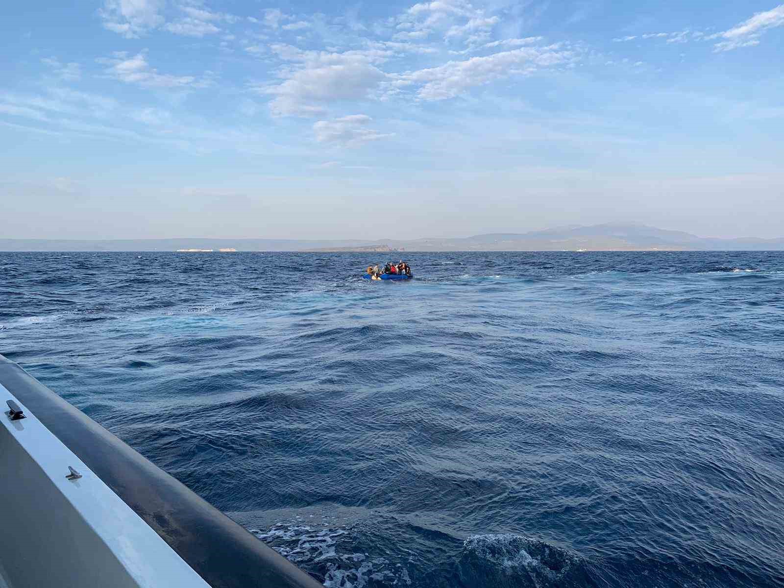 Ayvalık açıklarında 21 düzensiz göçmen yakalandı BALIKESİR’İN AYVALIK İLÇESİ AÇIKLARINDA YUNANİSTAN’IN MİDİLLİ ADASINA YASA DIŞI YOLLARDAN