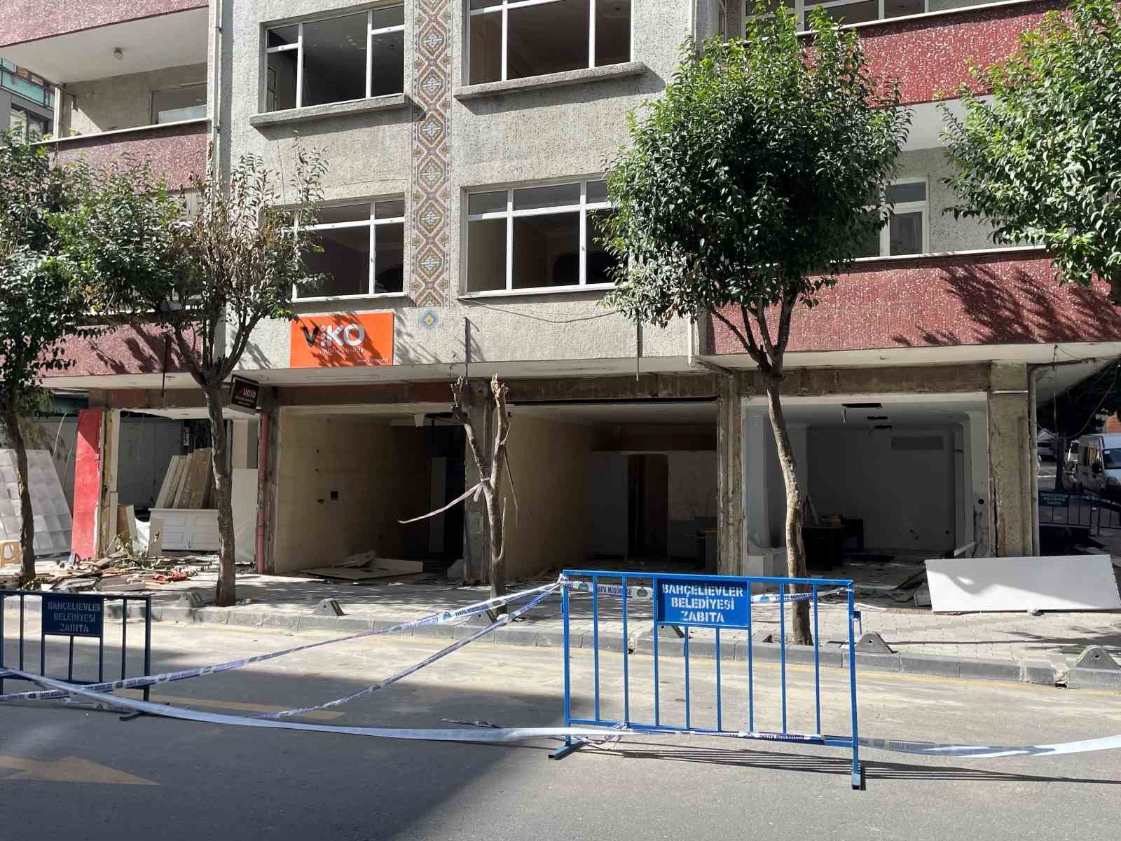 Bahçelievler’de doğalgaz patlamasının yaşandığı bina yıkılıyor BAHÇELİEVLER’DE DOĞALGAZ PATLAMASININ YAŞANDIĞI BİNA YIKILIYOR