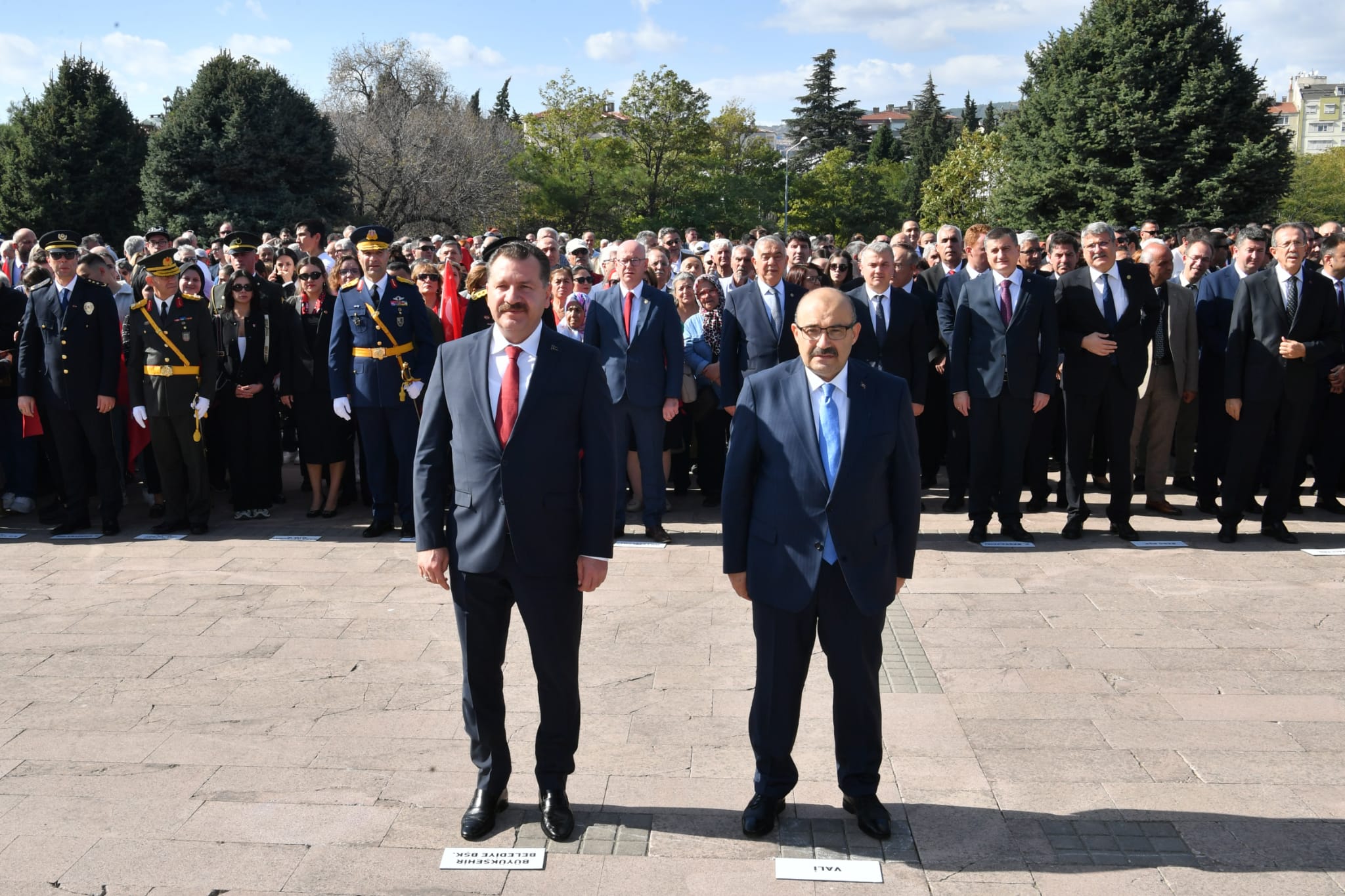 Balıkesir’de, Cumhuriyetin kuruluşunun 100. yılı kutlamaları, Atatürk Anıtı’nda düzenlenen Çelenk