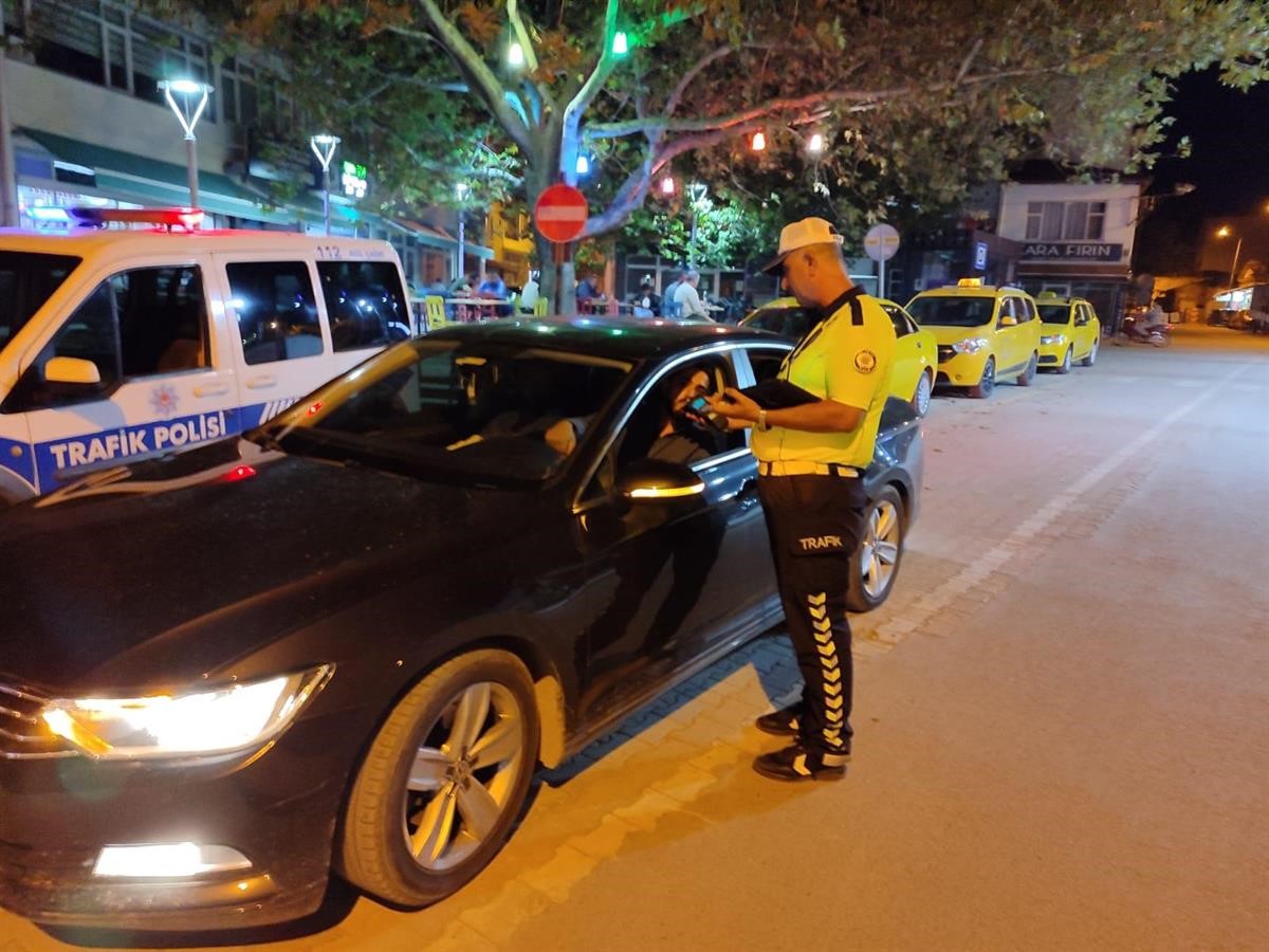 Balıkesir’de polis ve Jandarmadan ’Huzur’ operasyonu BALIKESİR'DE POLİS VE JANDARMADAN 'HUZUR' OPERASYONU