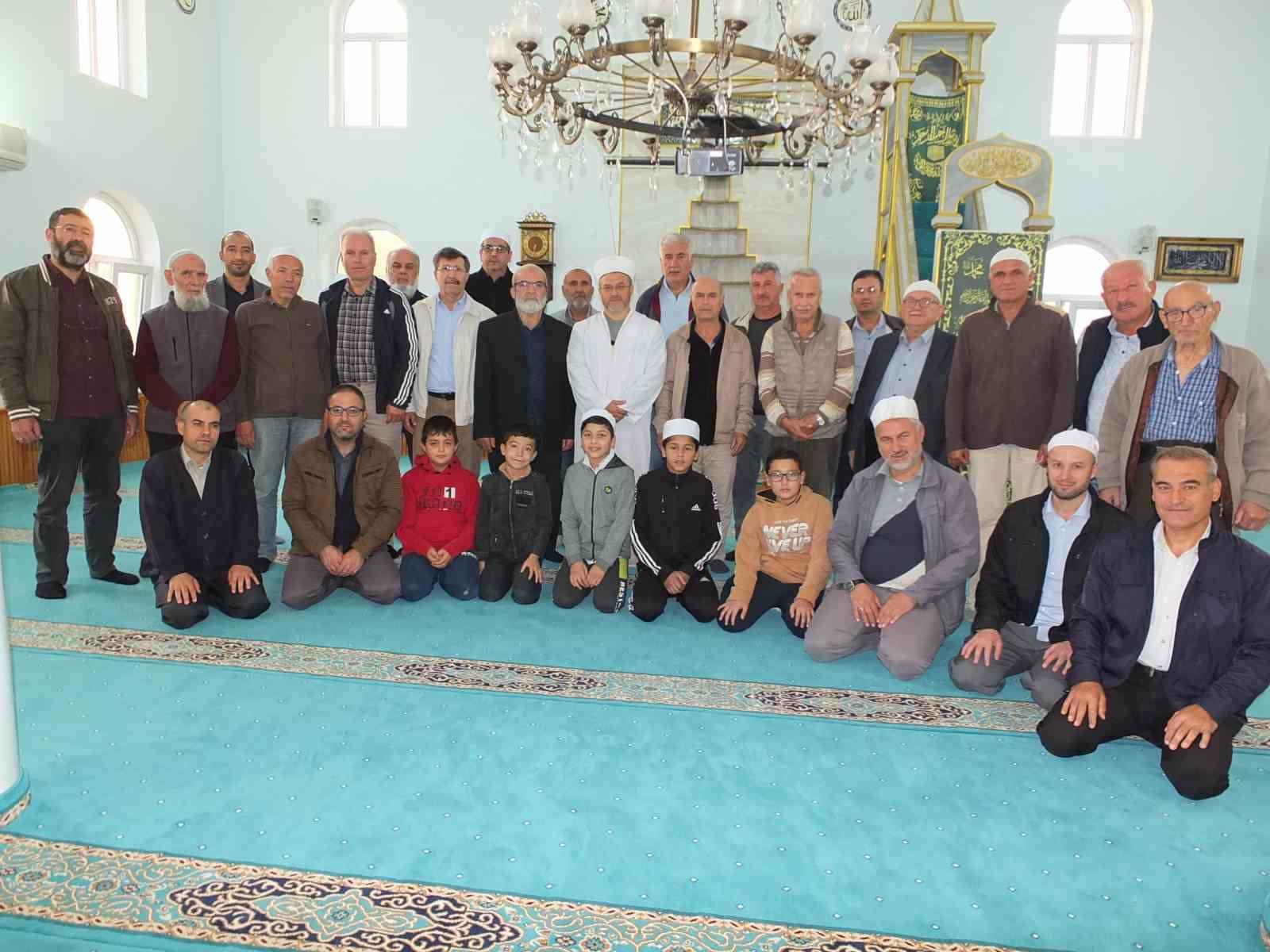 Balıkesir’de Sabah Namazı Buluşmaları başladı MÜFTÜ MUSTAFA ALİ IŞIK, FİLİSTİNLİ MÜSLÜMANLAR İÇİN DUA YAPTI. SABAH