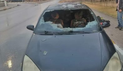 Bandırma’da seyir halindeki otomobil alev aldı