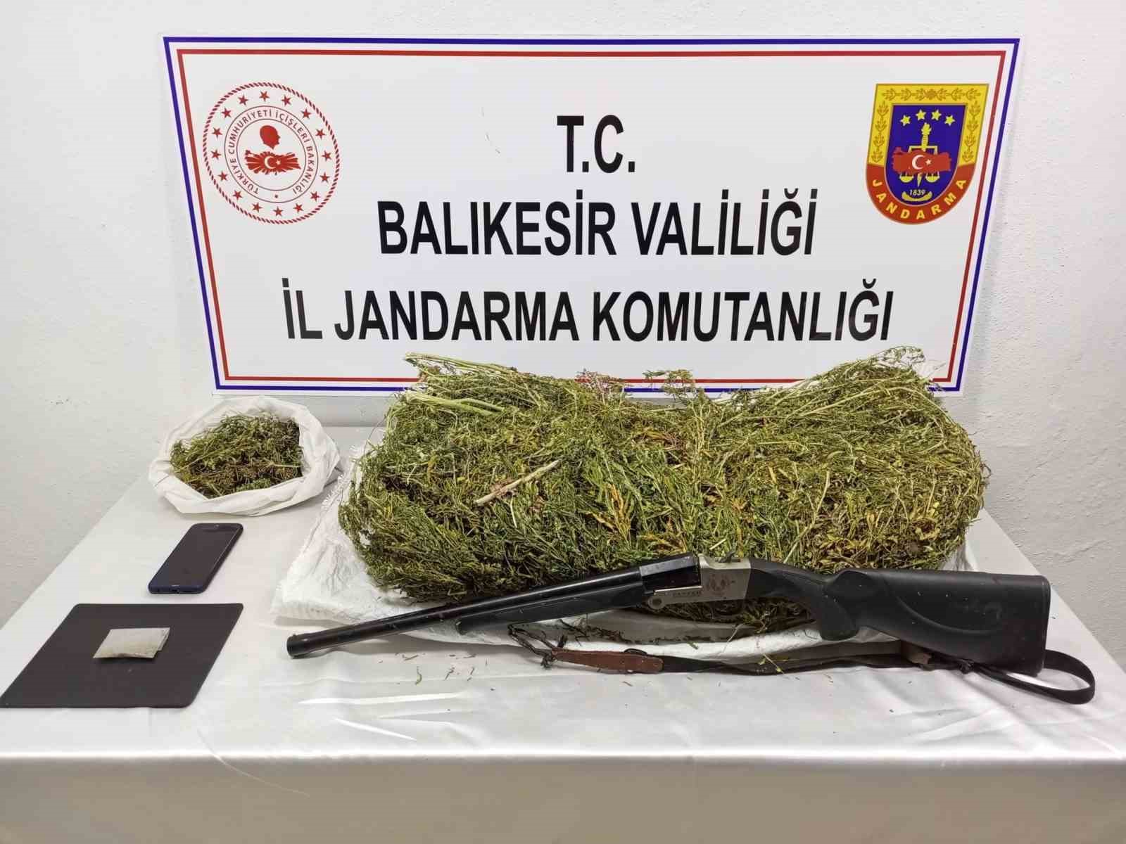 BANDIRMA'DA UYUŞTURUCU OPERASYONUNDA 1 KİŞİ YAKALANDI