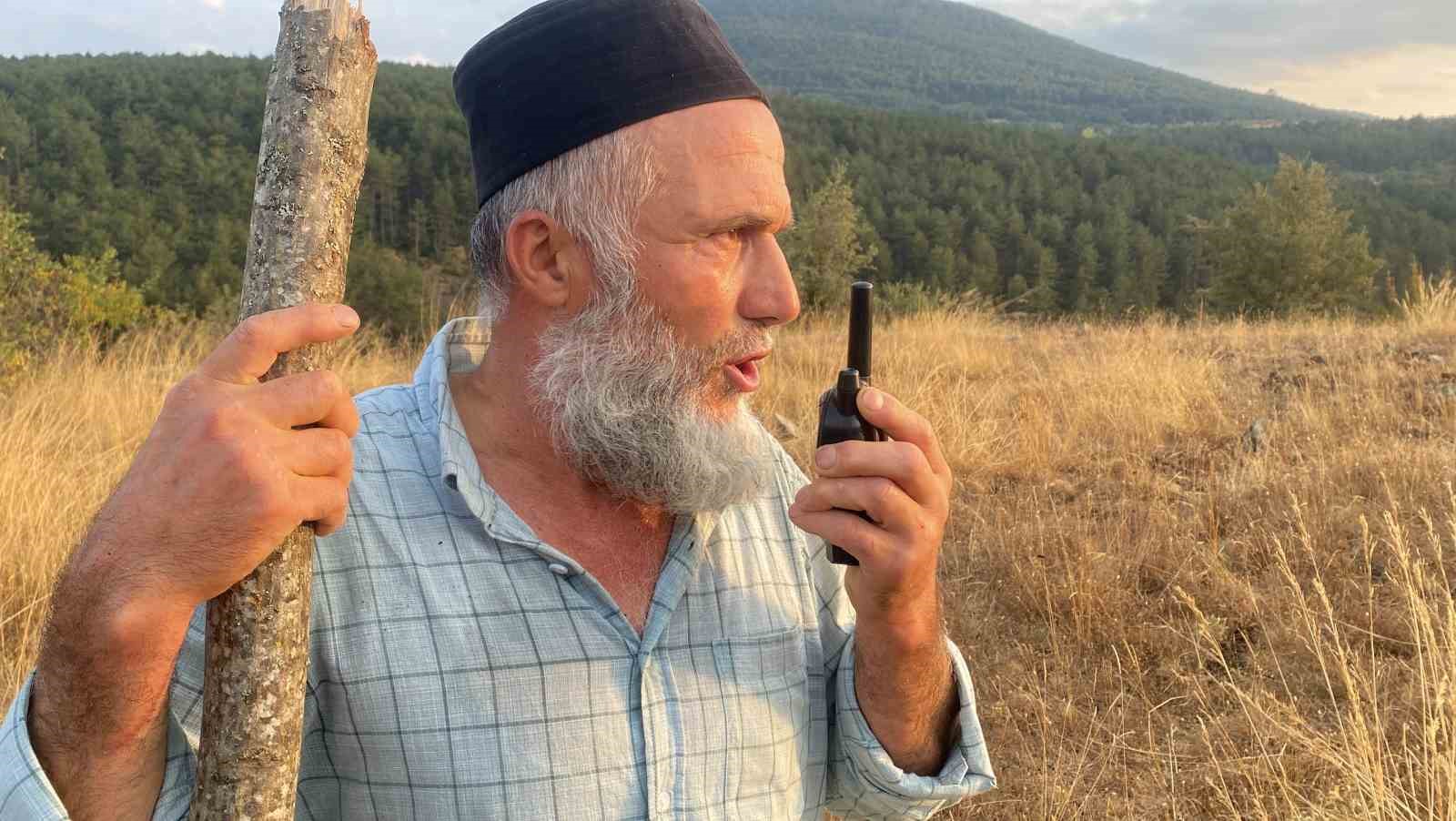 Bu köyde yaşayanlar birbirleriyle telsizle iletişim kuruyor KASTAMONU’NUN TAŞKÖPRÜ İLÇESİNE BAĞLI BİR KÖYDE YAŞAYAN VATANDAŞLAR, KÖYÜN HER