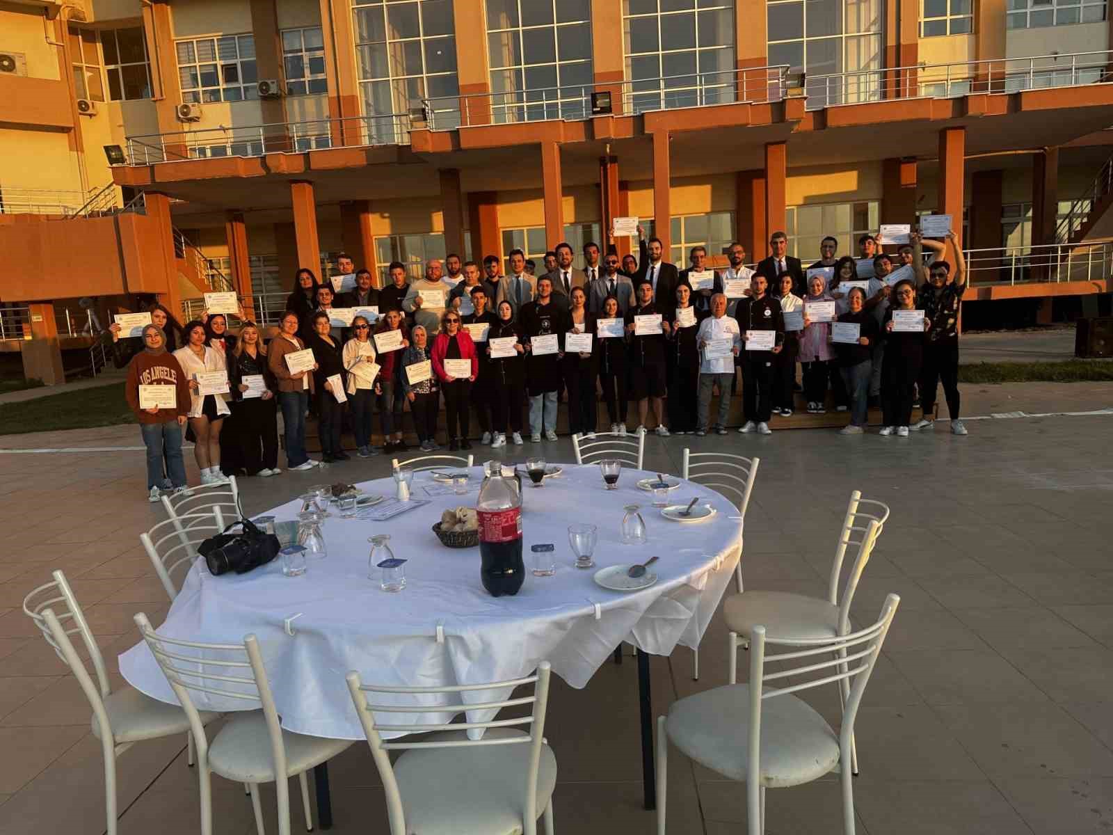 Burhaniye Uygulamalı Bilimler Fakültesinde motivasyon yemeği BURHANİYE İLÇESİNDE, GEÇTİĞİMİZ YAZ SEZONUNDA BURHANİYE UYGULAMALI BİLİMLER FAKÜLTESİ EĞİTİM
