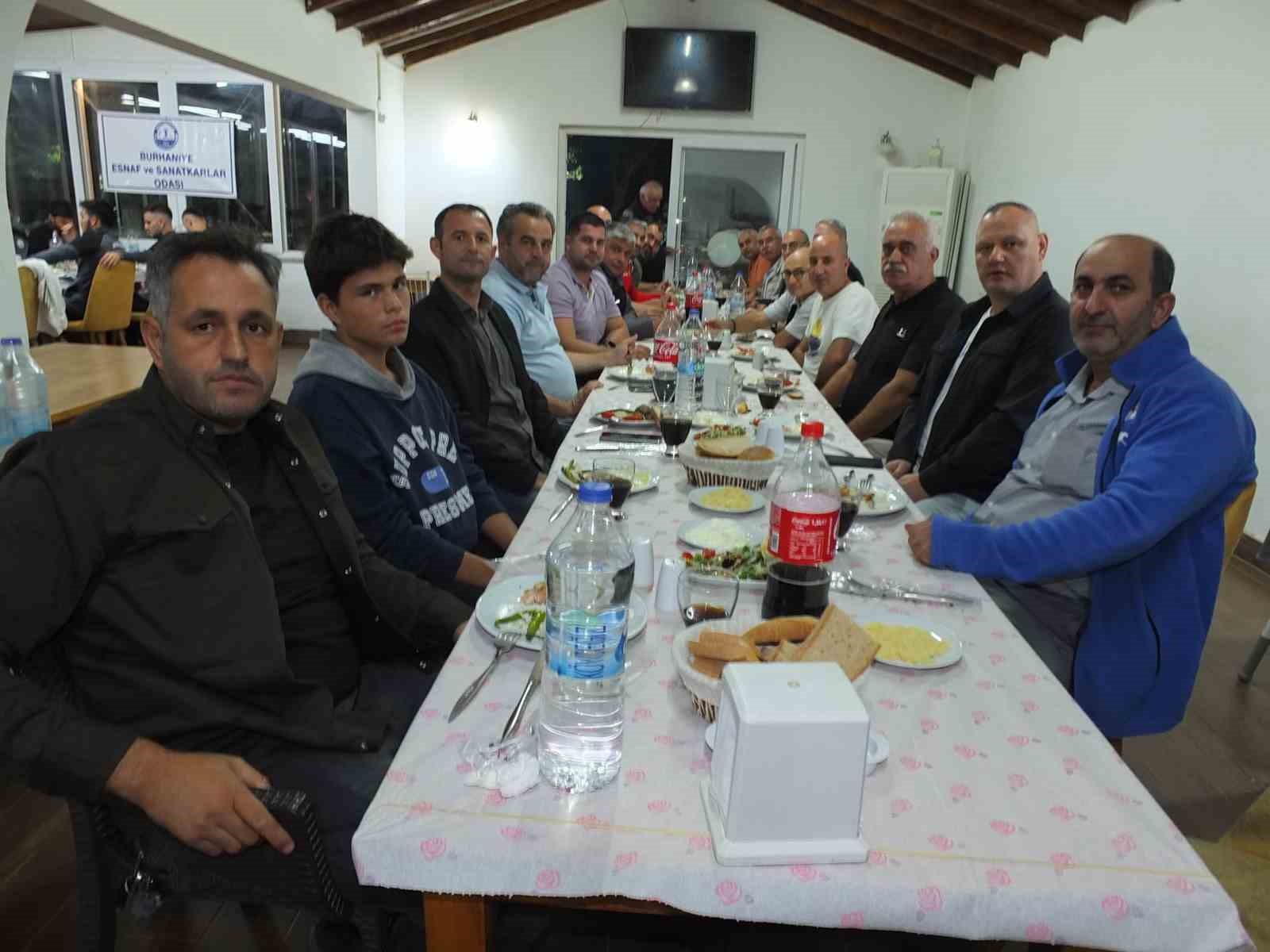 Burhaniye’de, Belediyespor moral depoladı ESNAF ODASI YÖNETİMİ