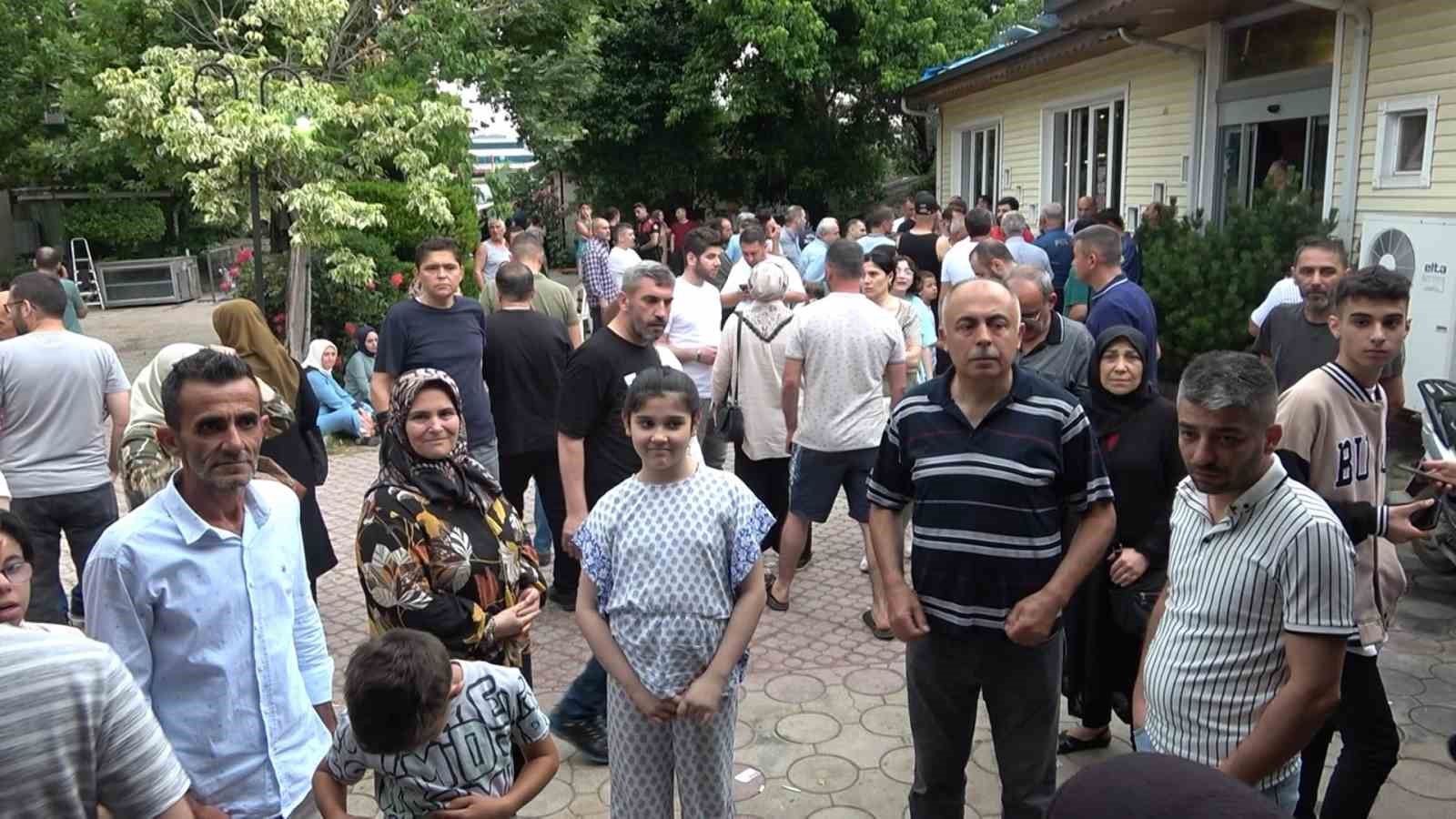 Bursa’da Kurban Bayramı’nda bozuk et dağıttıkları iddia edilen sanıklar yargılandı BURSA'DA, GEÇEN KURBAN BAYRAMI'NDA İŞLETTİKLERİ ET RESTORANINDAN BÜYÜKBAŞ KURBAN HİSSESİ
