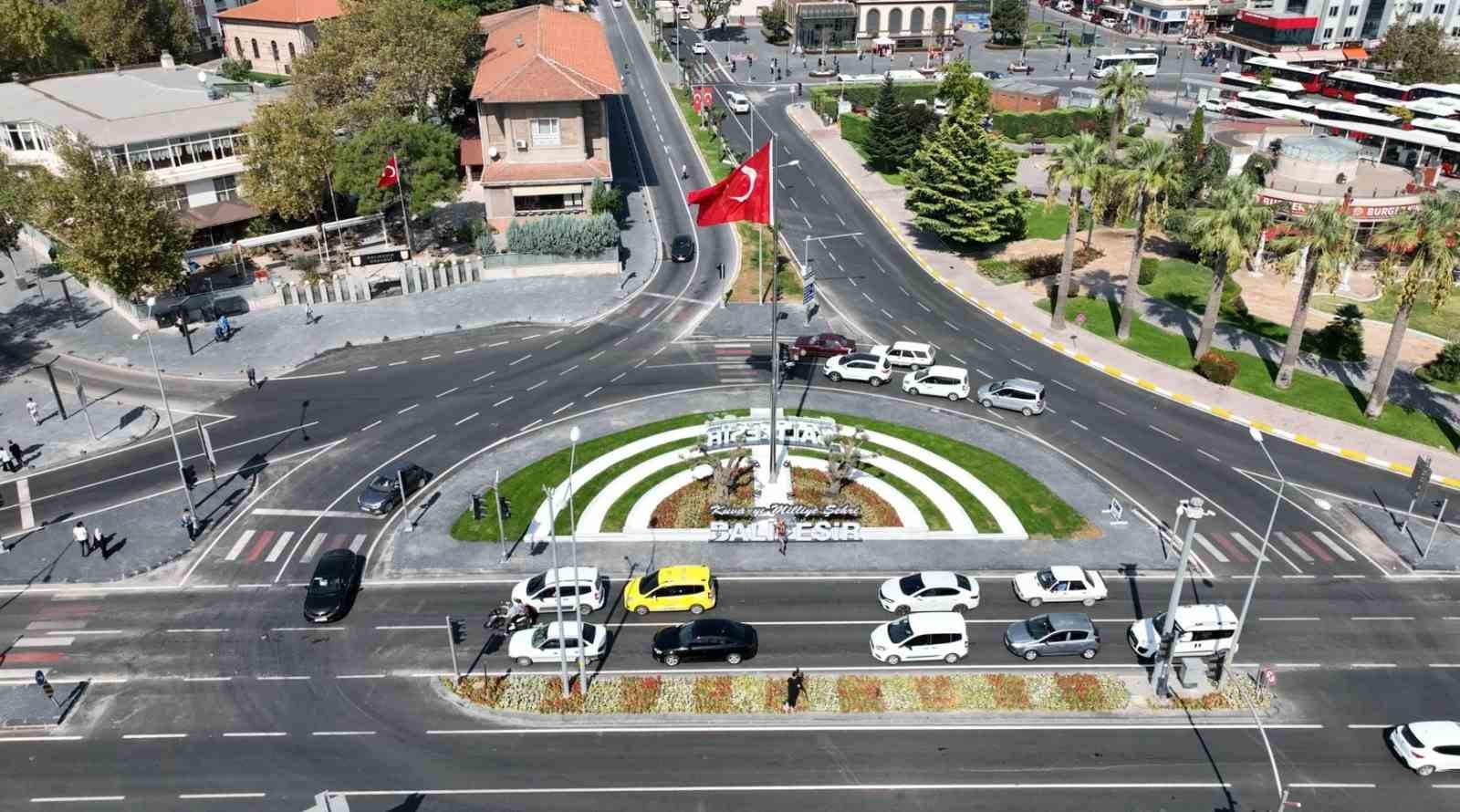 Büyükşehir, ulaşım ağını düzenli ve güvenli bir hale getiriyor ÜYÜKŞEHİR, ULAŞIM AĞINI DÜZENLİ VE GÜVENLİ BİR HALE GETİRİYOR