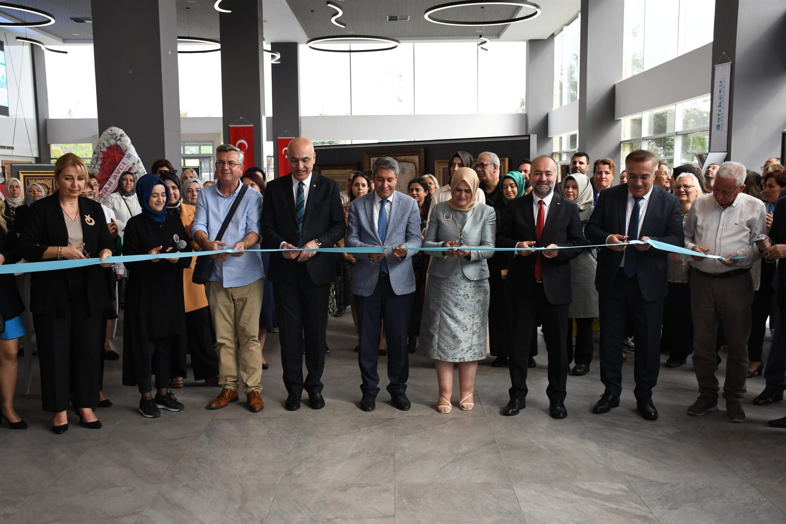 Cumhuriyet’in 100. yılına özel Zirve Eserler Sergisi Balıkesir Büyükşehir Belediyesi ile Balıkesir Kent Konseyi ev sahipliğinde Cumhuriyet’in
