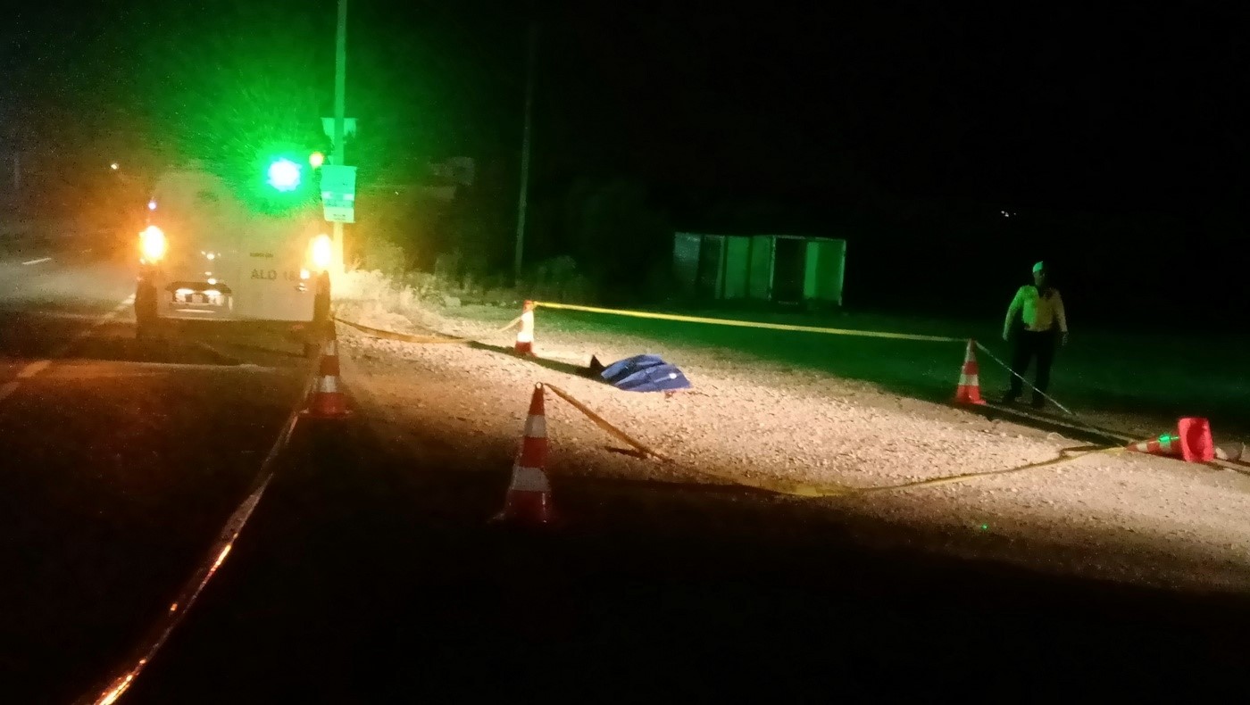 D650’deki erkek cesedi ekipleri harekete geçirdi SAKARYA’NIN PAMUKOVA İLÇESİ D650 KARAYOLUNDA BULUNAN ERKEK CESEDİ EKİPLERİ HAREKETE