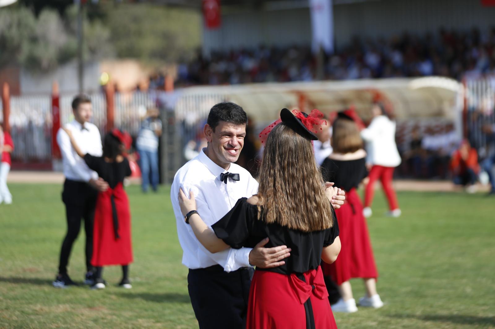 Bandırma Onyedi Eylül Üniversitesi,  cumhuriyetin 100. yılı kutlamaları kapsamında dans