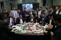 Van’ın sevilen ailelerinden Bayram ailesinin yoğun katılımlı düğününde damada 10