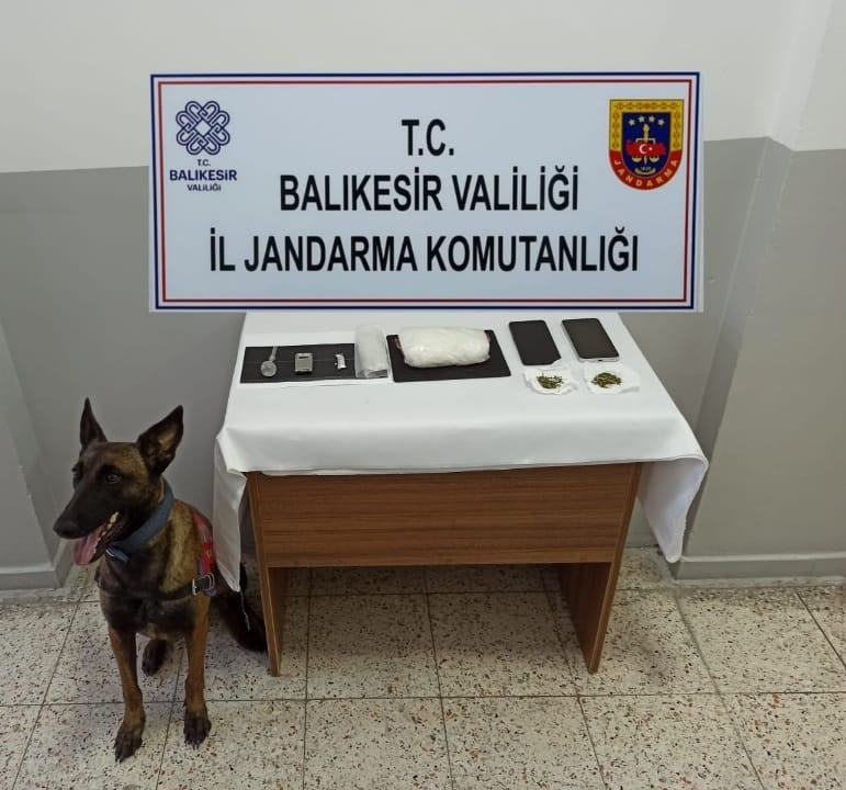 BALIKESİR’İN EDREMİT İLÇESİNDE JANDARMA TARAFINDAN YAPILAN OPERASYONDA 480 GRAM METAMFETAMİN
