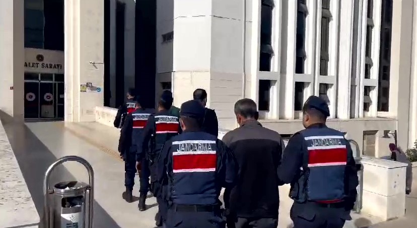 BALIKESİR’İN EDREMİT İLÇESİNDE JANDARMA TARAFINDAN YAPILAN UYUŞTURUCU OPERASYONUNDA 252 ADET