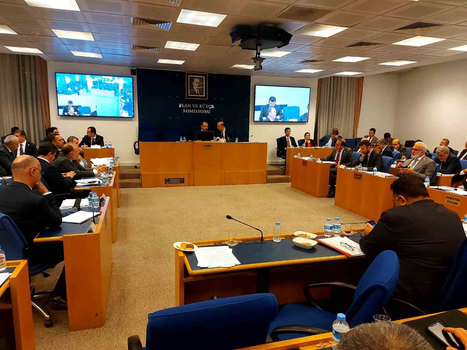 ’Emekliye tek seferlik 5 bin liralık ödeme’ düzenlemesi Plan Bütçe Komisyonu’nda kabul edildi KONUTLARIN TURİZM AMAÇLI KİRALANMASINA VE BAZI KANUNLARDA DEĞİŞİKLİK YAPILMASINA DAİR