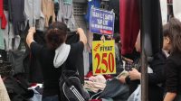 Yüksek fiyatlar nedeniyle ilgi odağı olan pazarda da kıyafet fiyatları