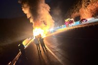 Antalya’da seyir halindeki bir yolcu otobüsü motor bölümünden çıkan yangın