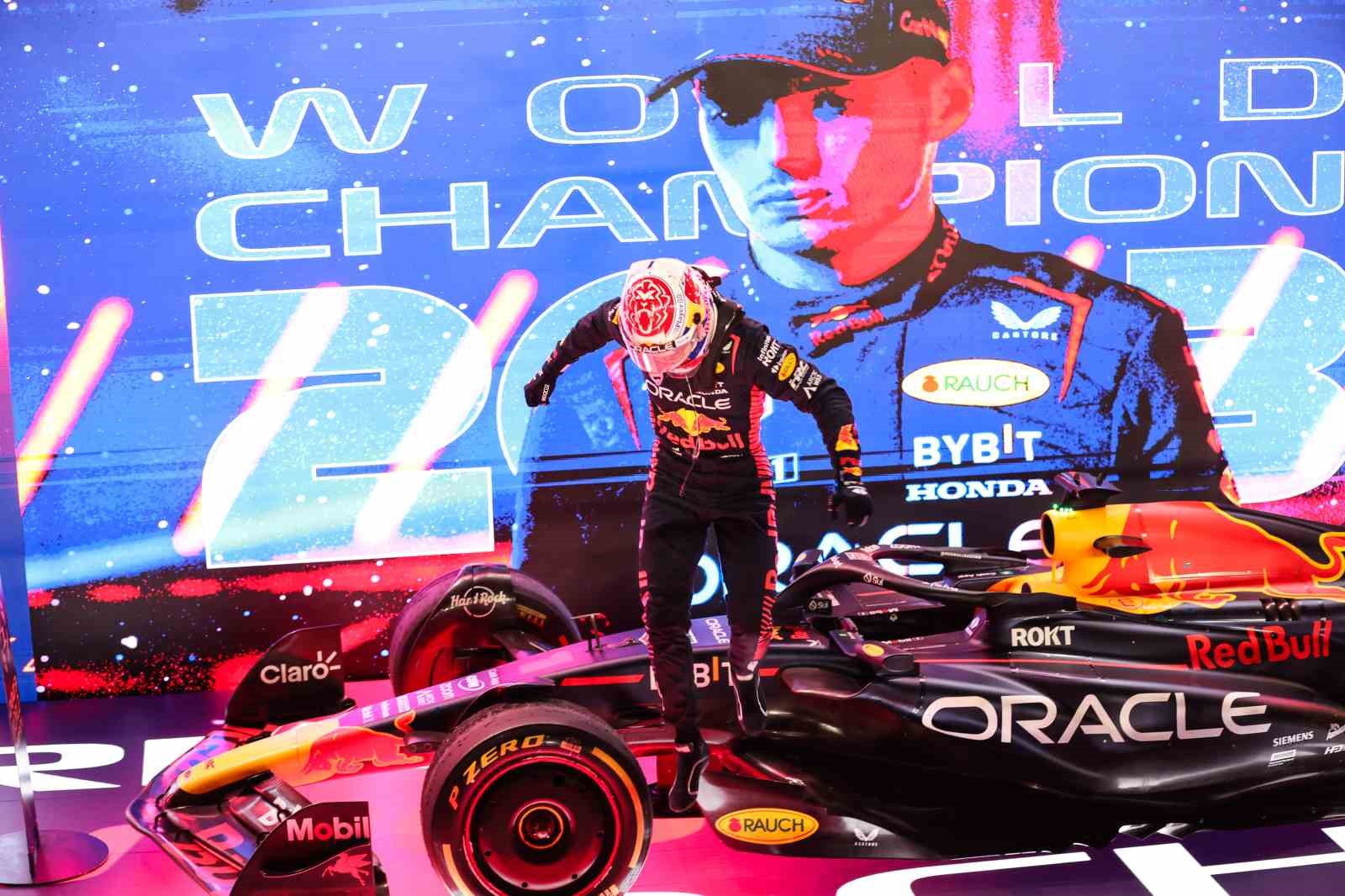 FORMULA 1'DE RED BULL'UN HOLLANDALI PİLOTU MAX VERSTAPPEN ÜST ÜSTE