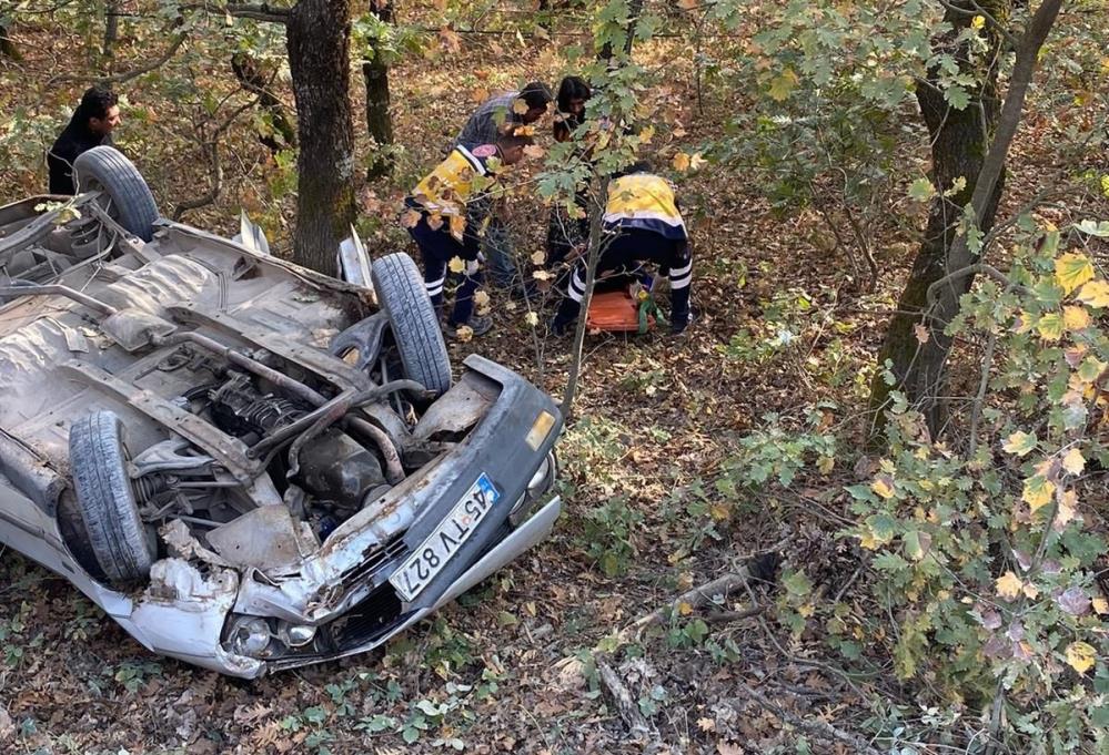 Gönen’de meydana gelen trafik kazasında takla atan otomobilde bulunan 5