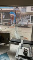 KASTAMONU’DA MOTOSİKLETİN GAZINA BASAN SÜRÜCÜ, KONTROLÜ KAYBETTİKTEN SONRA BİR İŞYERİNİN