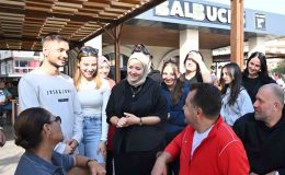 Hülya Avşar kahve ve havuçlu kek ile Balıkesir keyfi yaptı