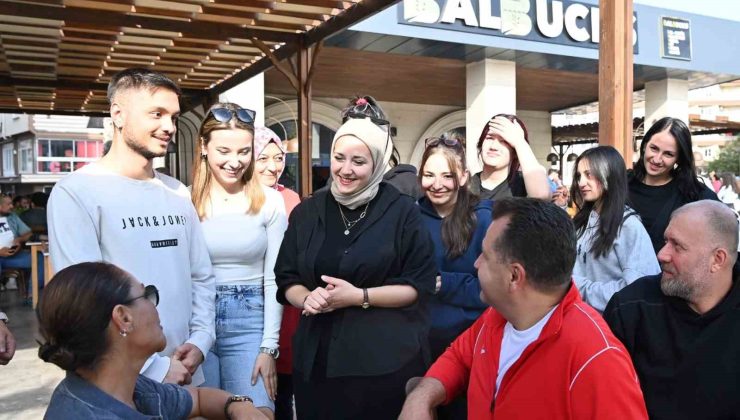 Hülya Avşar kahve ve havuçlu kek ile Balıkesir keyfi yaptı