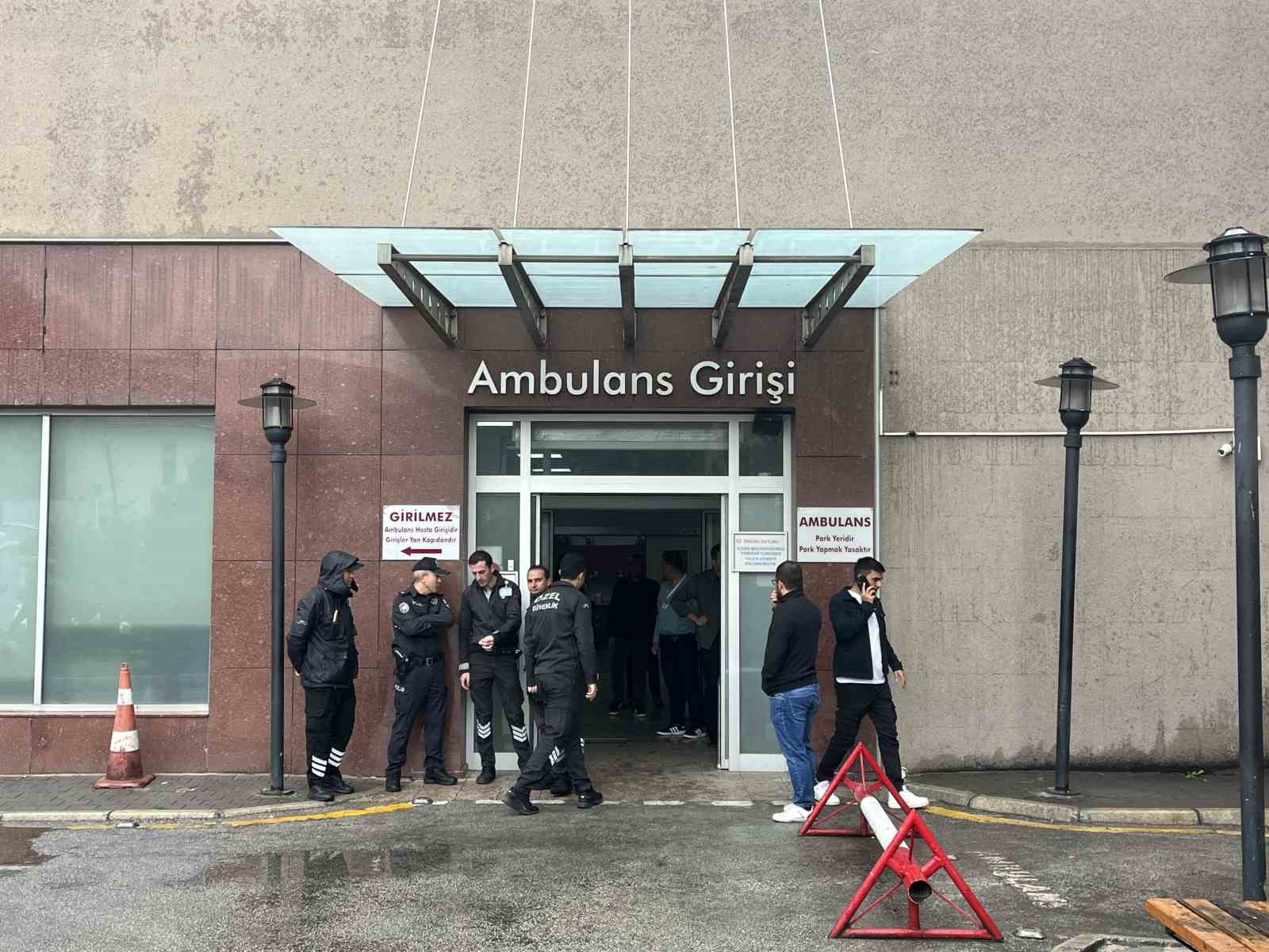 İçişleri Bakanlığı önündeki patlamada yaralanan 2 polisin tedavisi sürüyor İÇİŞLERİ BAKANLIĞI ÖNÜNDE MEYDANA GELEN PATLAMANIN ARDINDAN HAFİF YARALANAN 2