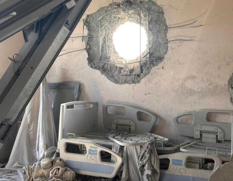 Türkiye-Filistin Dostluk Hastanesi İsrail saldırısında büyük hasar aldı İsrail’in Gazze Şeridi’ne sabah saatlerinde düzenlediği saldırıda tek onkoloji hastanesi