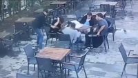 BEYOĞLU’NDA BİR ŞAHIS, HUSUMETLİ OLDUĞU KİŞİYE TETİKÇİ TUTUP OTURDUĞU ÇAY