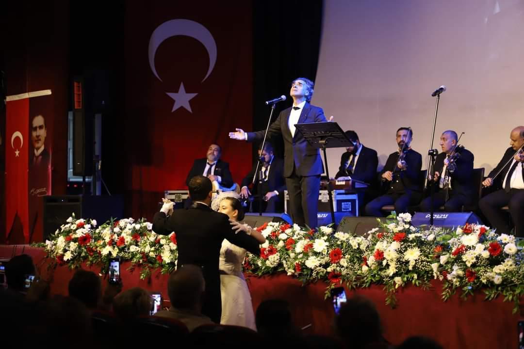 Cumhuriyet’in 100’üncü yılı dolayısıyla Bandırma Belediyesi tarafından “Yaşasın Cumhuriyet” konseri