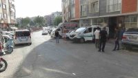 BALIKESİR’İN EDREMİT İLÇESİNDE BİR KONUTTAN KÖTÜ KOKULAR GELMESİ ÜZERİNE GİRİLEN