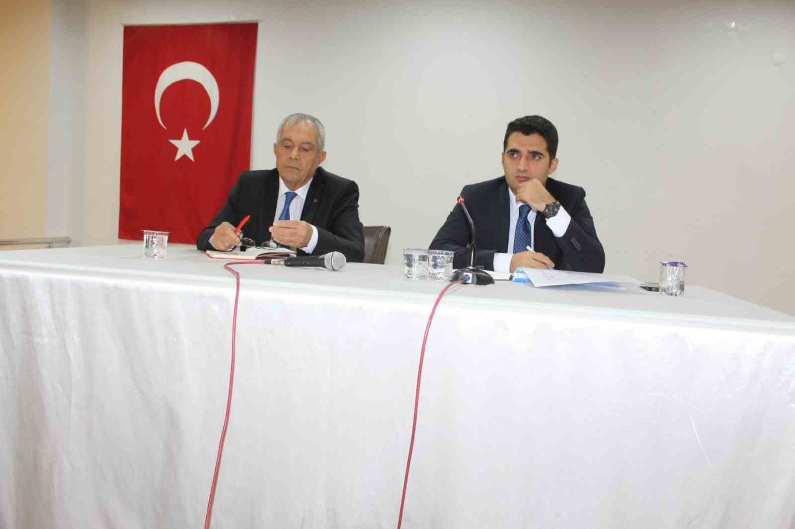 Manyas Kaymakamı Emre Yeşil, halk toplantısı yaptı Manyas Kaymakamı Emre Yeşil, ilçeye atandıktan sonra ilk halk toplantısını