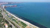 Marmara Denizi’ne sıfır konumda inşa edilen Süleymanpaşa Millet Bahçesi, kapılarını