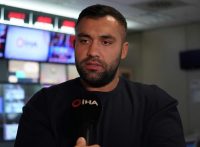 MİLLİ BOKSÖR ALİ EREN DEMİREZEN, MART AYINDA BIRAKTIĞI PROFESYONEL BOKSA