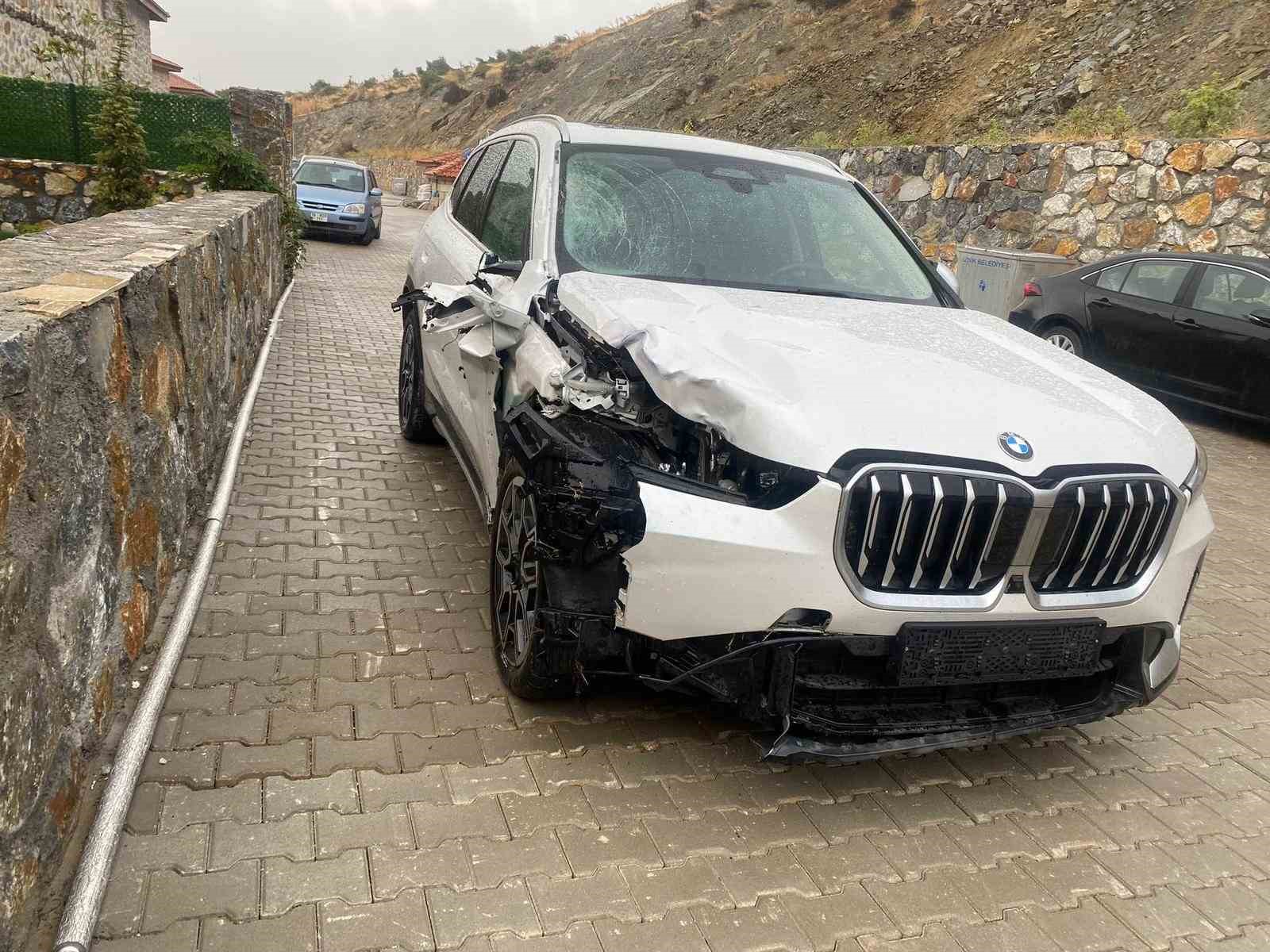 Minibüs bekleyen adama çarparak ölümüne neden olan sürücü ve arkadaşı yakalandı ORHANGAZİ’DE İZNİK YOLU ÜZERİNDE ÖĞLEN SAATLERİNDE MEYDANA GELEN VE 1