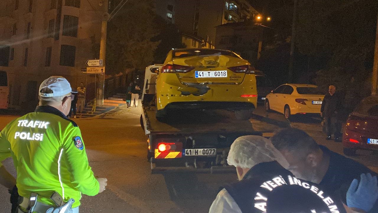Müşteri gibi bindi, taksiciyi öldürdü KOCAELİ'DE TAKSİ ŞOFÖRÜ, ARABAYA BİNEN MÜŞTERİSİ TARAFINDAN ÖNCE DARP EDİLDİ,