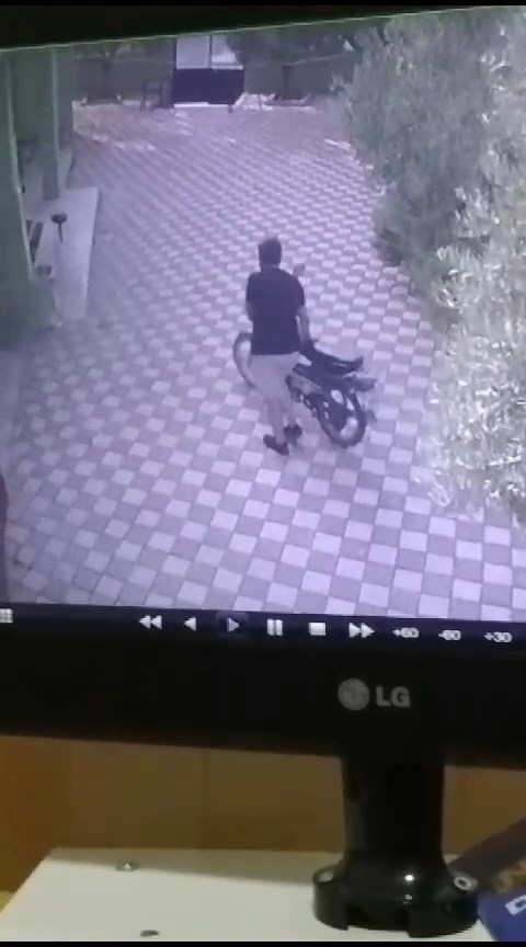 BURSA’NIN KARACABEY İLÇESİNDE BİR İMAMIN NAMAZ KILARKEN MOTOSİKLETİNİ ÇALINDI. O