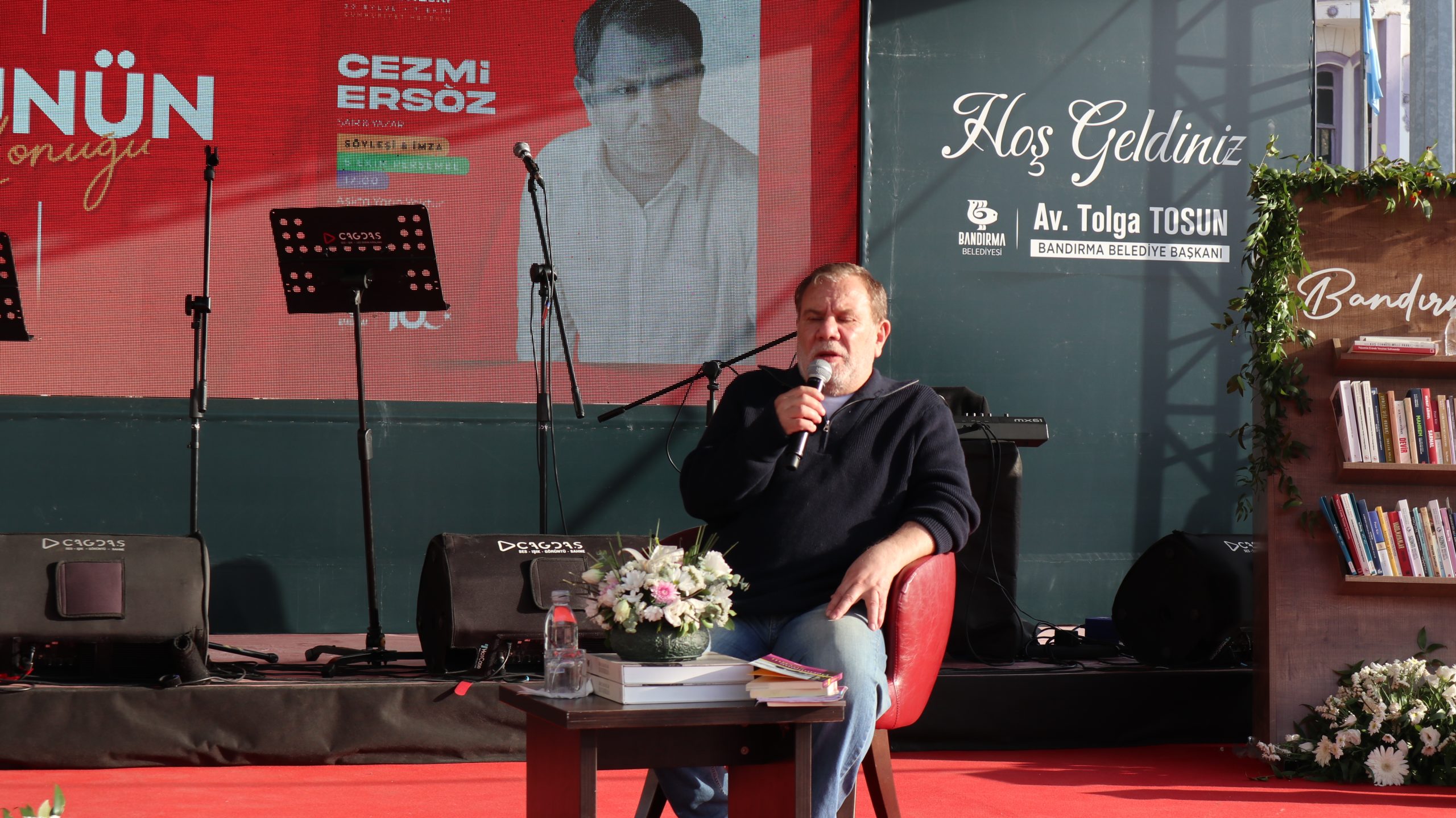 Bandırma Belediyesi tarafından düzenlenen 5’inci Kitap Günleri’nde Şair-Yazar Cezmi Ersöz