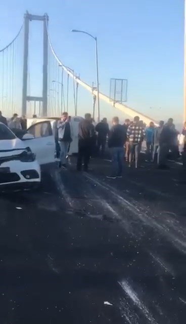 Osmangazi Köprüsü’nde kaza: 8 yaralı OSMANGAZİ KÖPRÜSÜ'NDE 4 ARACIN KARIŞTIĞI KAZADA 8 KİŞİ YARALANDI.