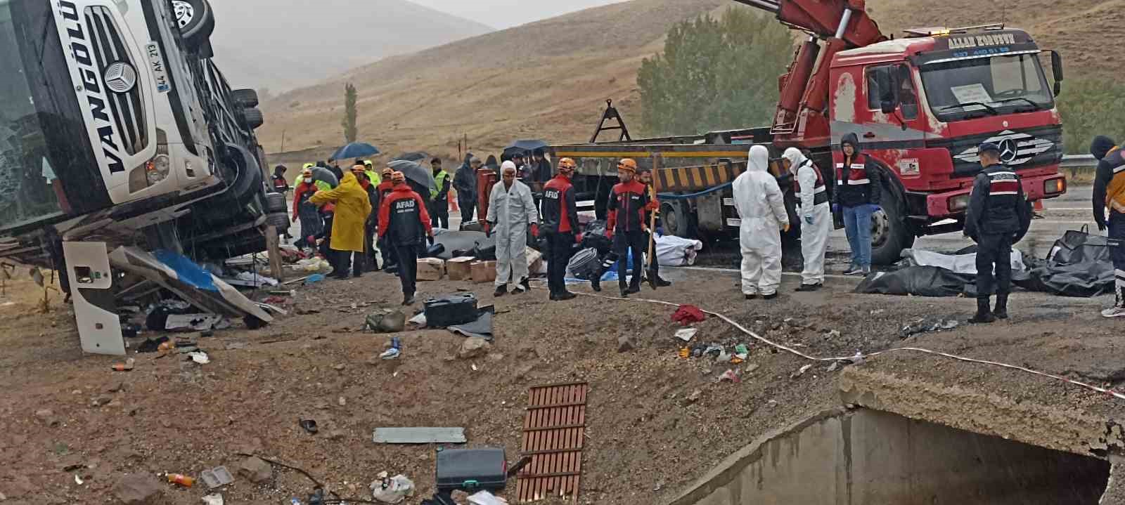 SİVAS’IN GÜRÜN İLÇESİ YAZYURDU MEVKİİNDE MEYDANA GELEN OTOBÜS KAZASINDA ÖLÜ