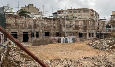 Bandırma’nın tarihi hastanesi 2010’da kaderine terk edildi
