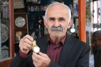 Sivas’ta yaşayan saat tamircisi, 9 yaşında merakla başladığı tamirciliği 50