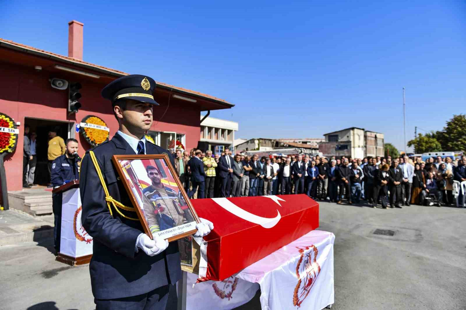 ANKARA’NIN KEÇİÖREN İLÇESİNDE BİR BİNADA ÇIKAN YANGINA MÜDAHALE EDERKEN HASTANEYE