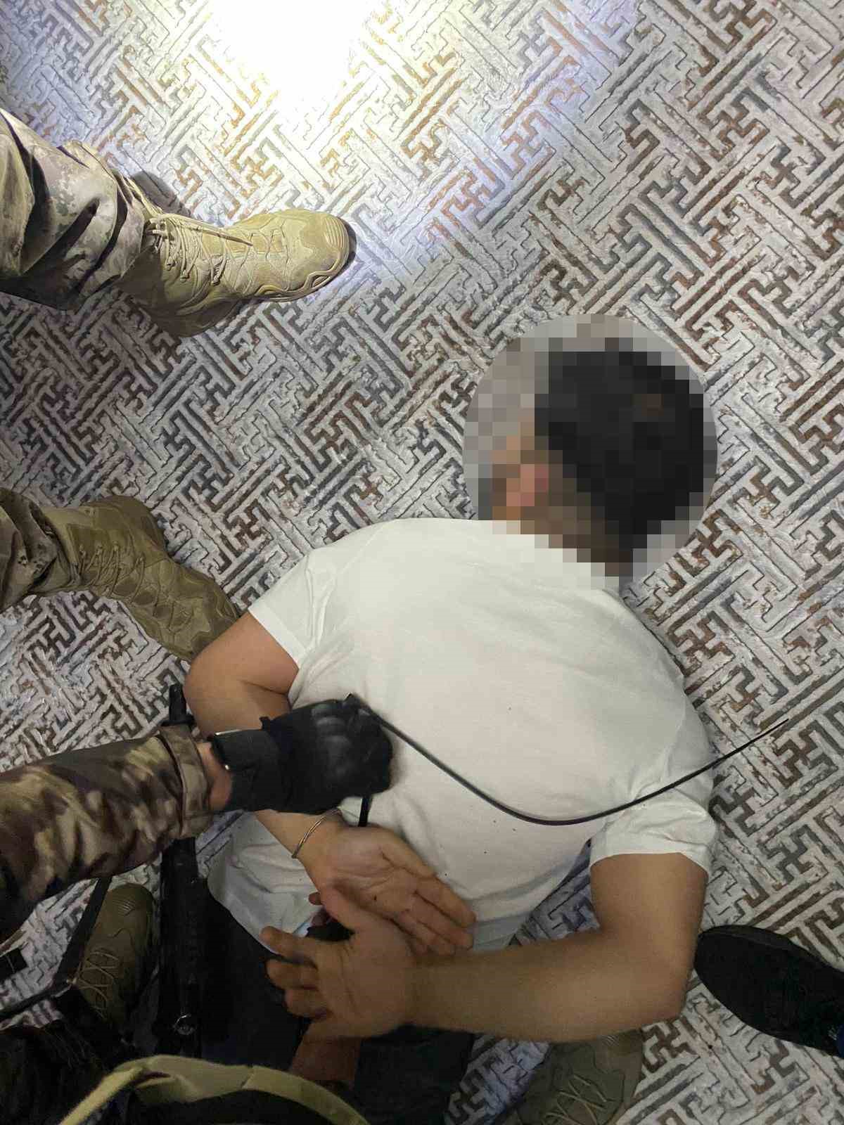Silahla mekan basan şehir eşkıyalarına operasyon: 5 gözaltı ANKARA’DA SİLAHLA ESNAFLARIN EV VE İŞ YERLERİNİ BASARAK YAĞMA YAPAN