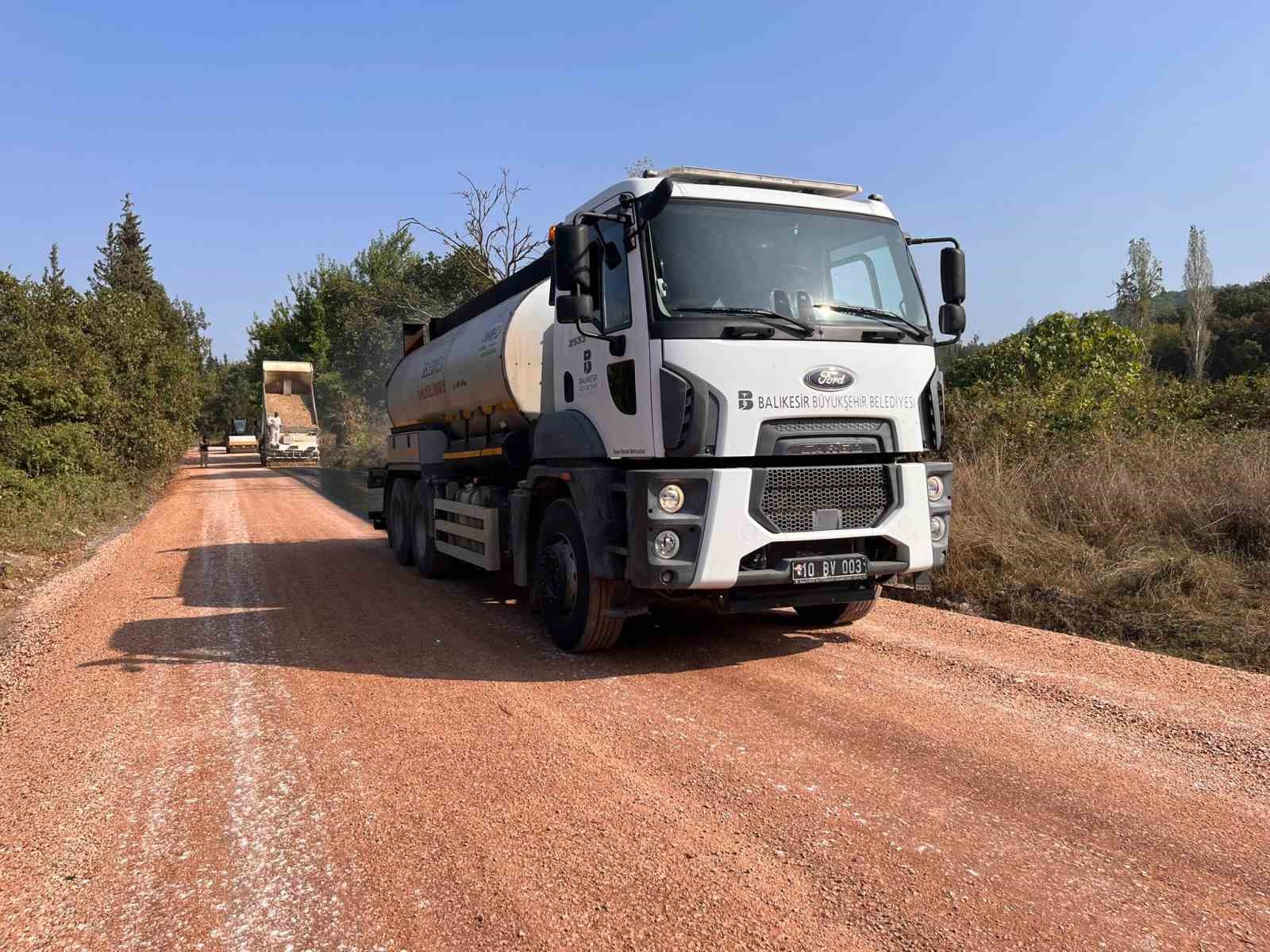 SINDIRGI KIRSALINDA ASFALT ÇALIŞMALARI DEVAM EDİYOR