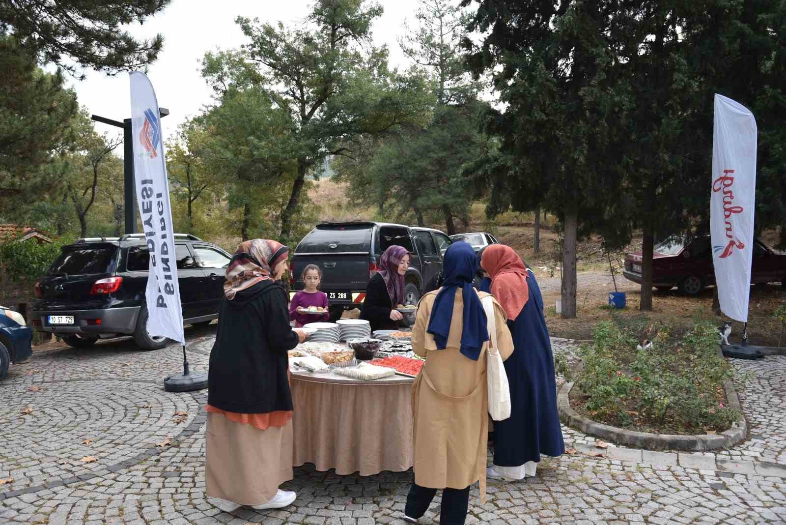 Sındırgı’da Din Görevlileri Kışla Müzehan’da buluştu SINDIRGI’DA DİN GÖREVLİLERİ KIŞLA MÜZEHAN’DA BULUŞTU