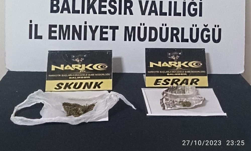 Balıkesir’de Motosikletli Yunus ekipleri 2 şüpheli şahsa şok uygulama yaptı.