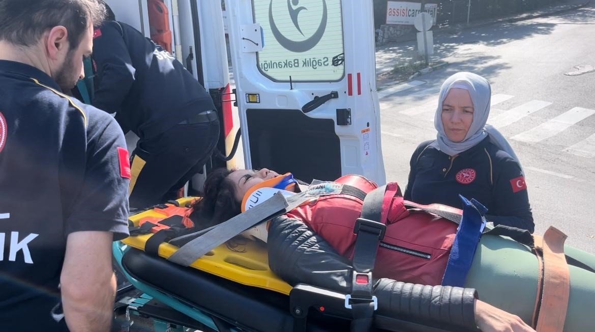 BURSA’DA SEYİR HALİNDEKİ MOTOSİKLET KARŞI ŞERİTTEN HATALI DÖNÜŞ YAPAN OTOMOBİLİN