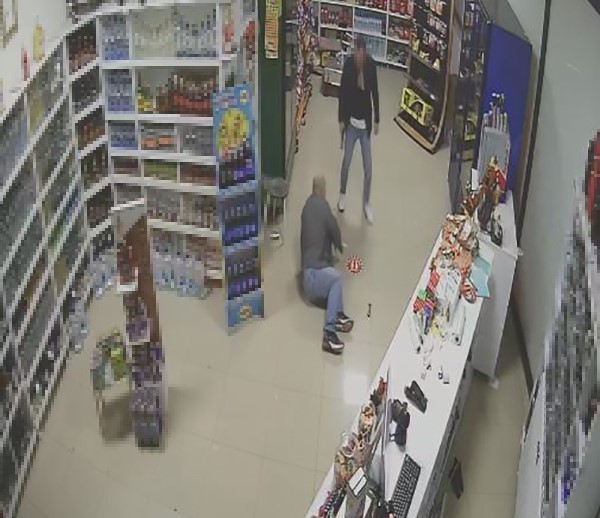 Tekel bayisindeki kavga ve silahlı saldırı TEKİRDAĞ’IN ÇORLU İLÇESİNDE TEKEL BAYİSİ İŞLETMECİSİNE MERMİ YAĞDIRAN ŞAHSIN O